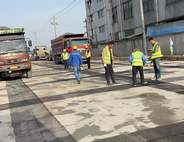 瑶海老材料的新故事：玻璃纤维土工格栅如何在‘白改黑’浪潮中重获新生？